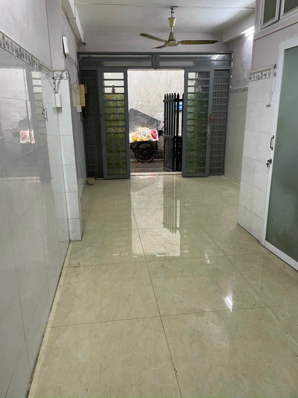 5.2 TỶ ! NHÀ MỚI 3 TẦNG (3m x 10m) GIÁP TRẦN QUÝ – TẠ UYÊN, QUẬN 11 (MT 1300)