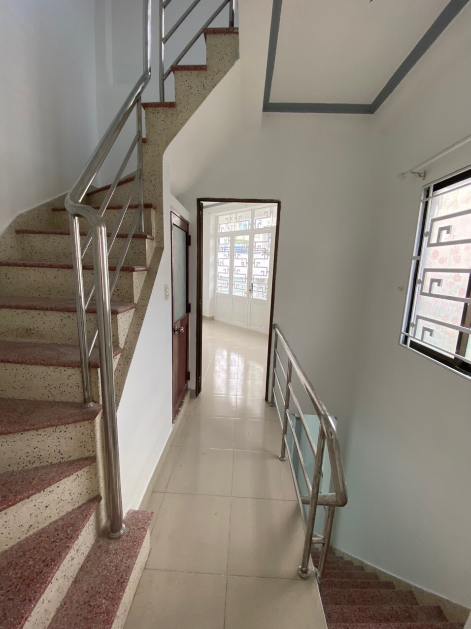 5.9 TỶ ! NHÀ ĐẸP (4 TẦNG, 3.5x13.5m) – HXH 5M GẦN VÒNG XOAY LÊ ĐẠI HÀNH QUẬN 11 (MT 1939)