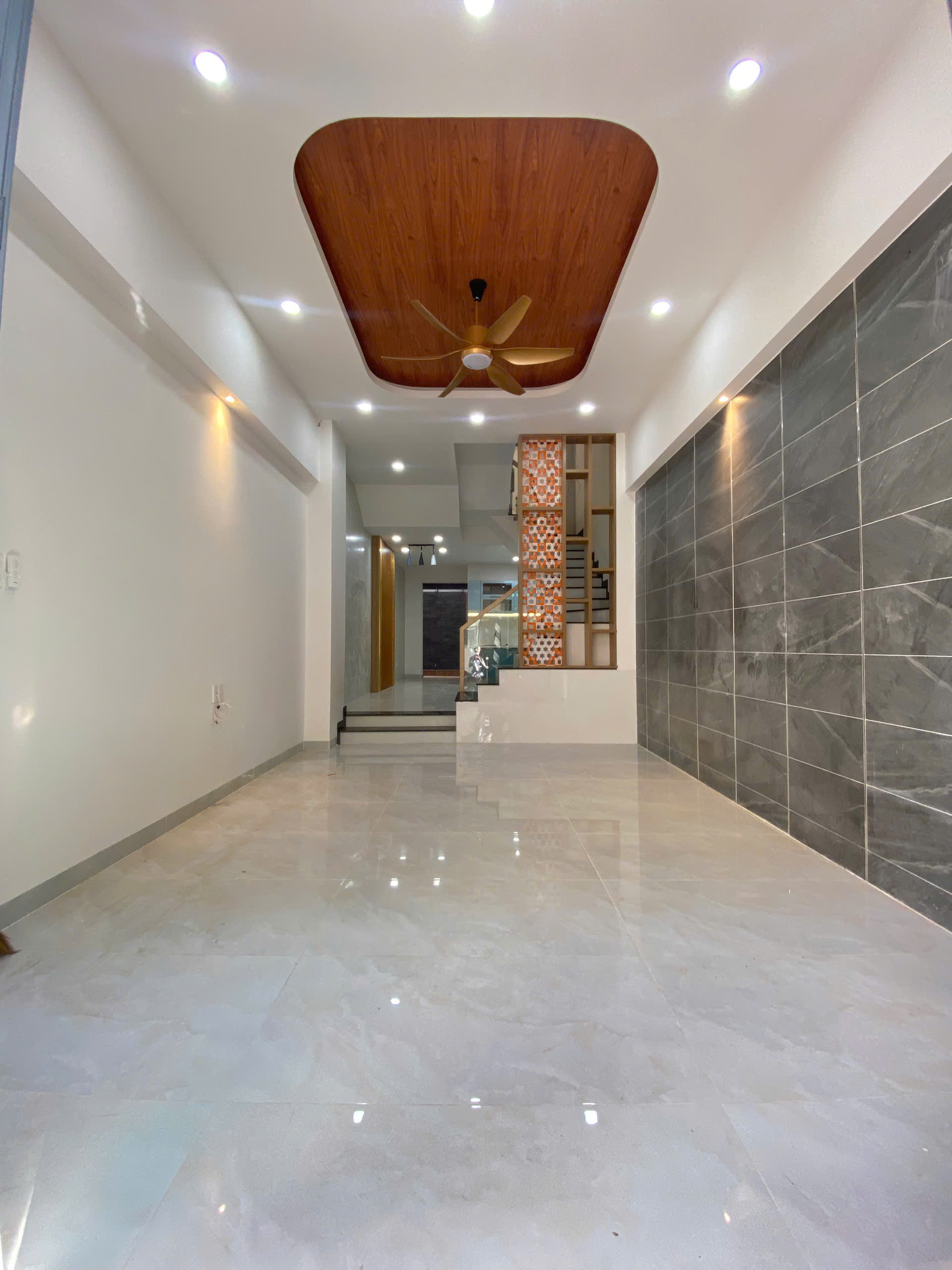 8.6 Tỷ ! NHÀ ĐẸP MỚI XÂY Gần CẦU ÔNG BUÔNG, Quận 11 – DT (63m²) – Gần MT, Công Viên (MT 3107)
